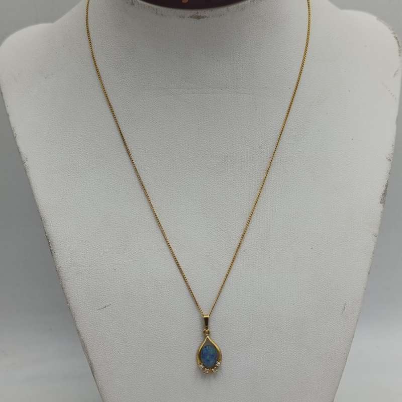 Thin 9kt gold necklace with opal and diamonds pendant - weighs 1.9g