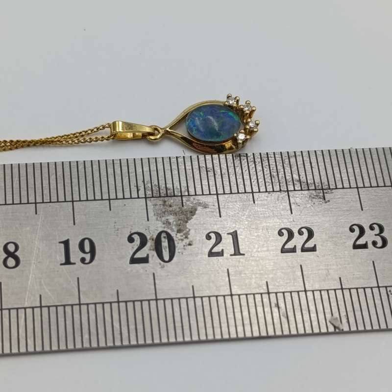 Thin 9kt gold necklace with opal and diamonds pendant - weighs 1.9g