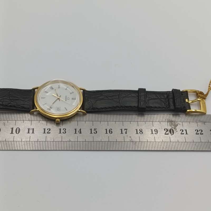 Omega 1530 Quartz 18kt gold men's watch - excellent condition in box with paperwork