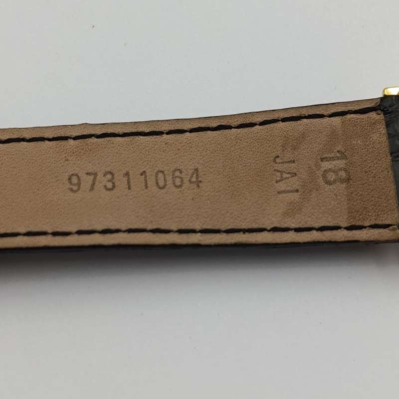 Omega 1530 Quartz 18kt gold men's watch - excellent condition in box with paperwork