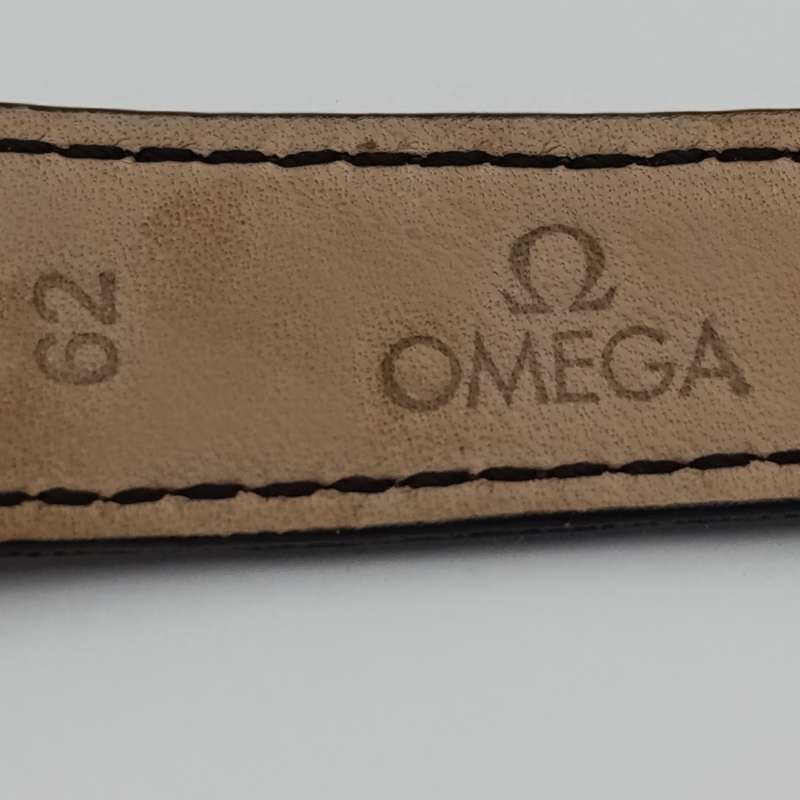 Omega 1530 Quartz 18kt gold men's watch - excellent condition in box with paperwork