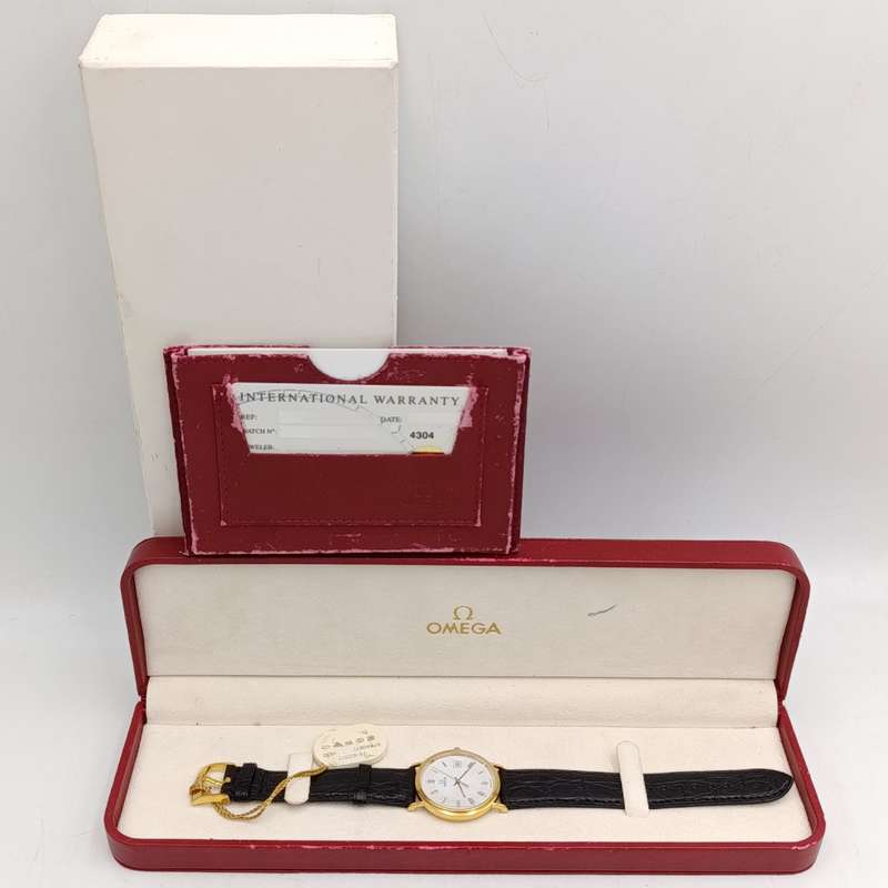 Omega 1530 Quartz 18kt gold men's watch - excellent condition in box with paperwork