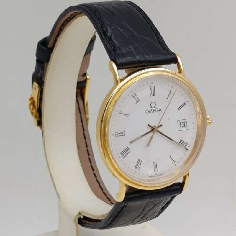 Omega 1530 Quartz 18kt gold men's watch - excellent condition in box with paperwork