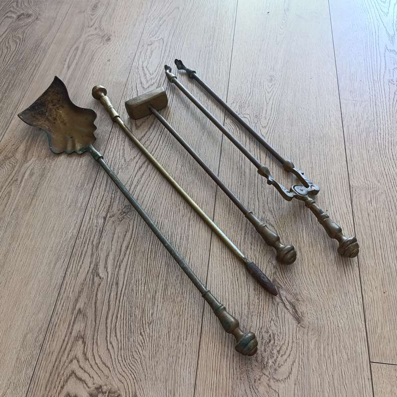 Set of vintage brass fire dogs with fire tools - 6 pieces