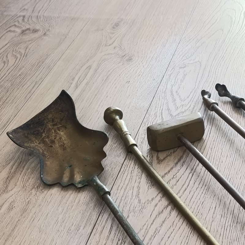 Set of vintage brass fire dogs with fire tools - 6 pieces