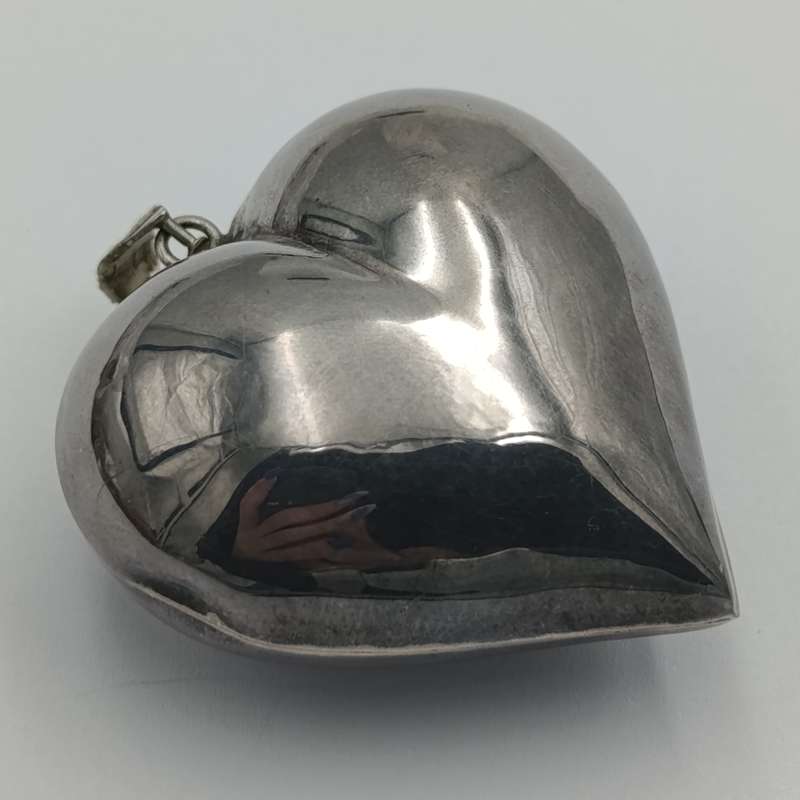 Large sterling silver heart pendant weight 12.1g
