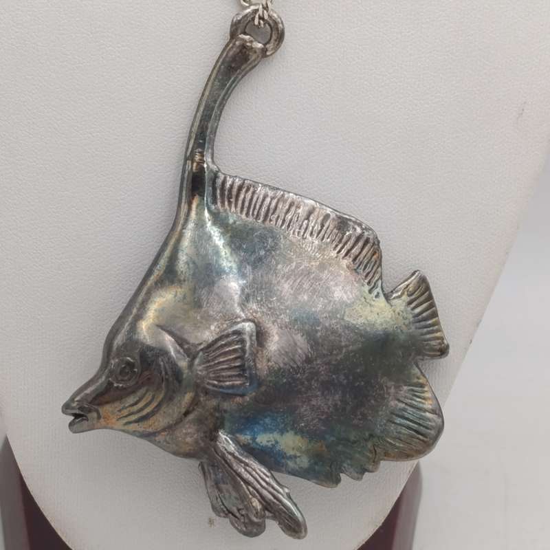 Sterling silver necklace with fish pendant weight 33.6g