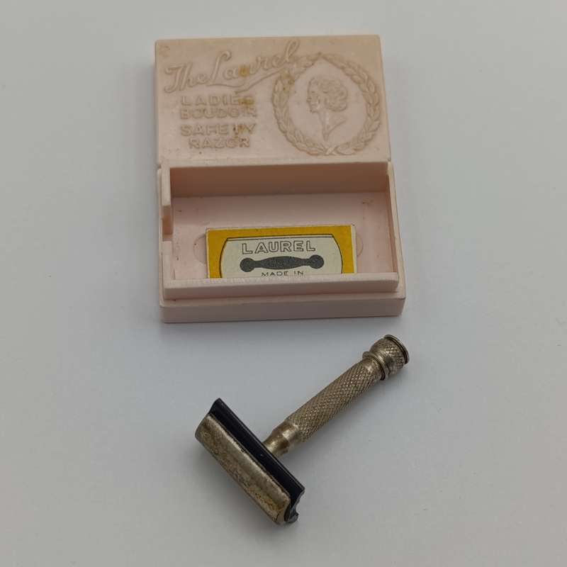 Vintage "The Laurel" Ladies boudoir safety razor - excellent condition in case