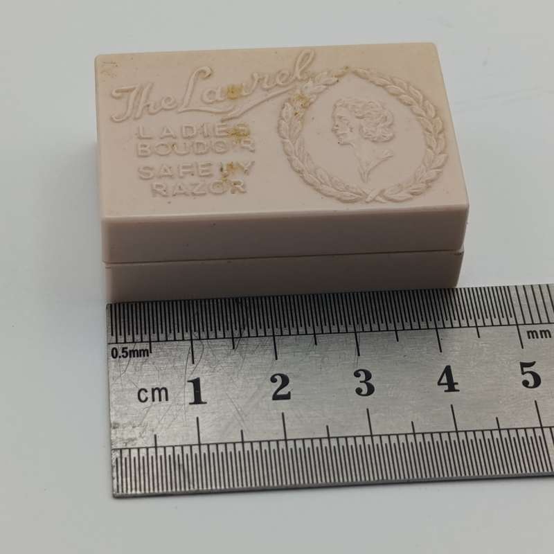 Vintage "The Laurel" Ladies boudoir safety razor - excellent condition in case