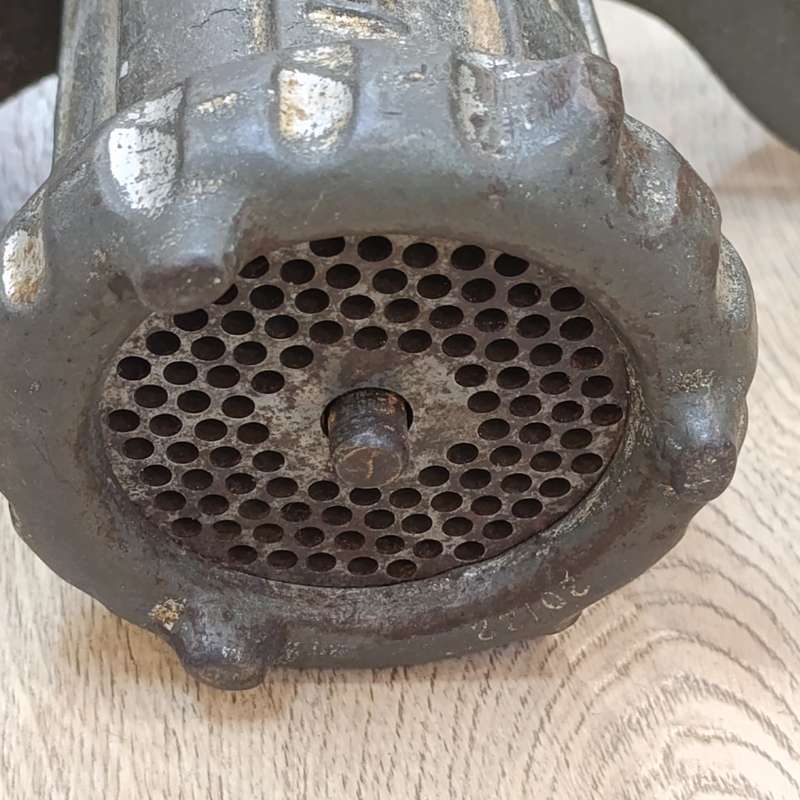 Vintage Alexanderwerk No. 20 meat mincer - no blade