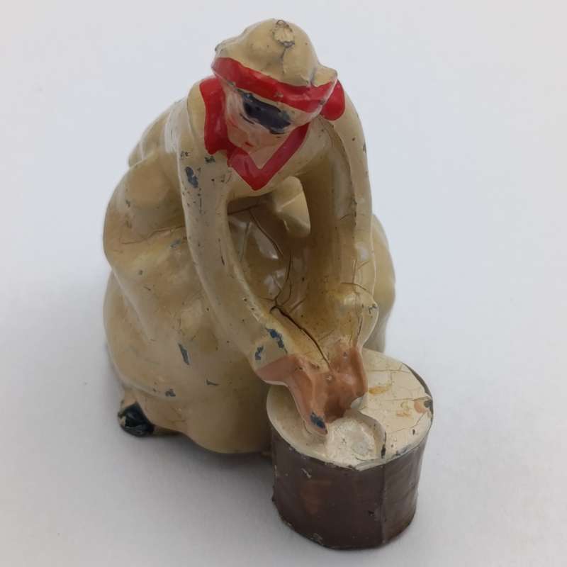 Vintage lead figurines - Farmer's wife with 2 chickens and turkey