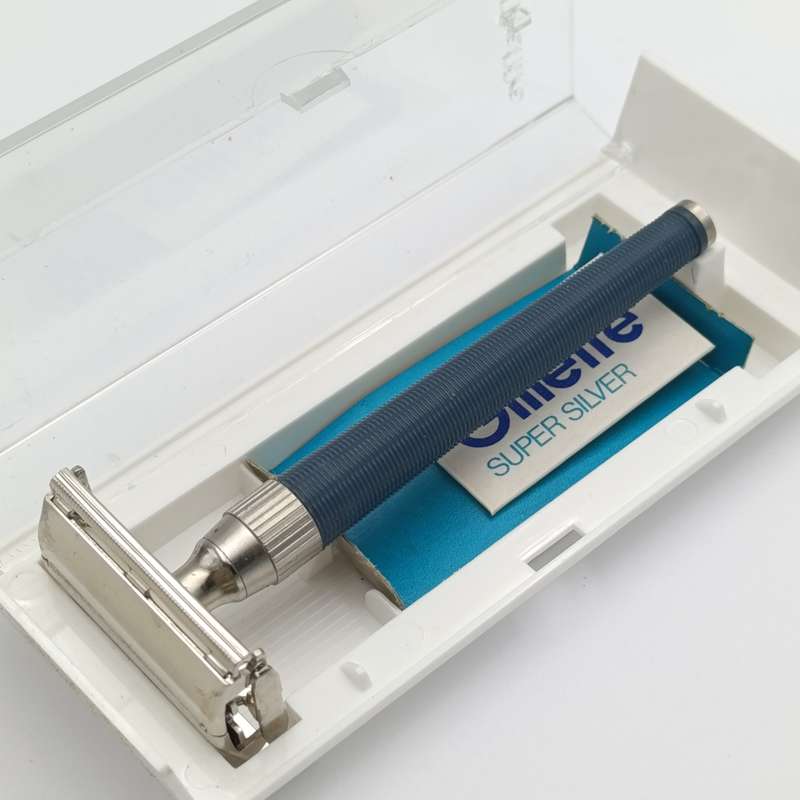 Vintage Gillette super slimtwist safety razor in box - unused