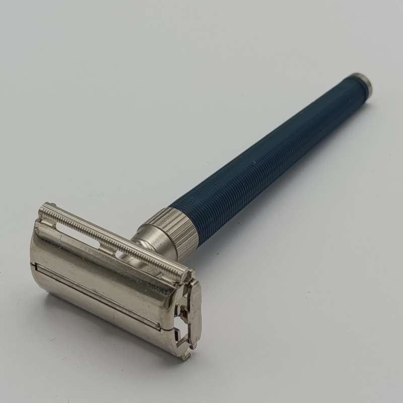 Vintage Gillette super slimtwist safety razor in box - unused