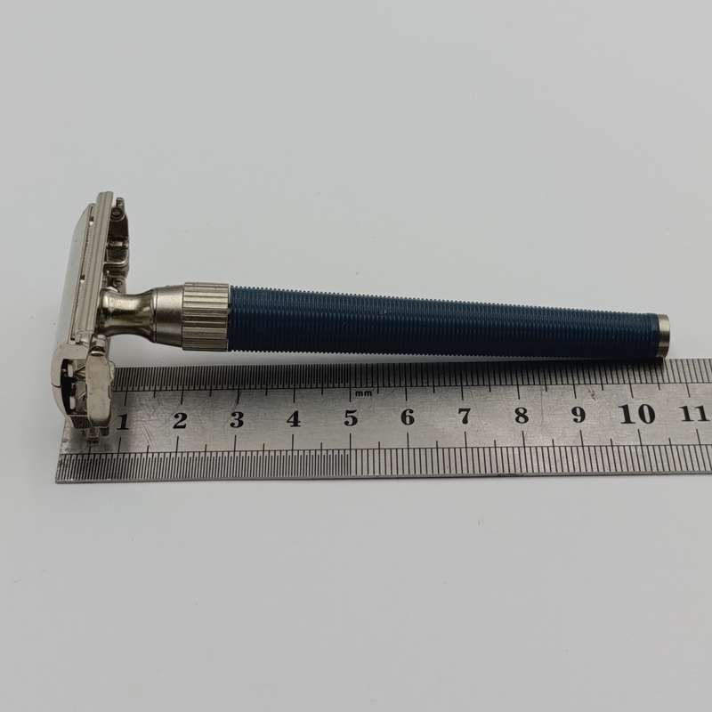 Vintage Gillette super slimtwist safety razor in box - unused