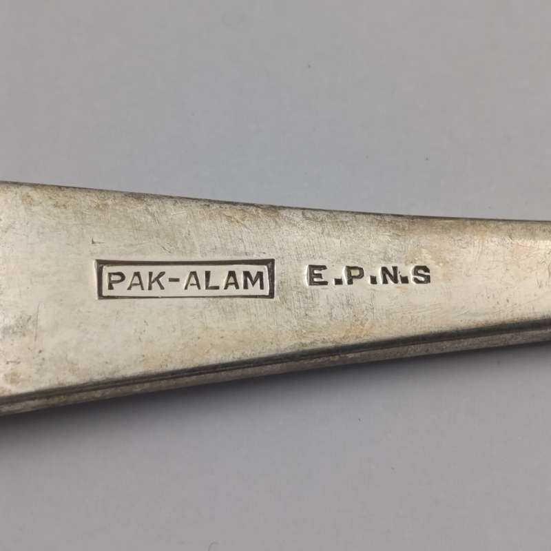 Vintage set of 8 Pak-Alam silverplated forks