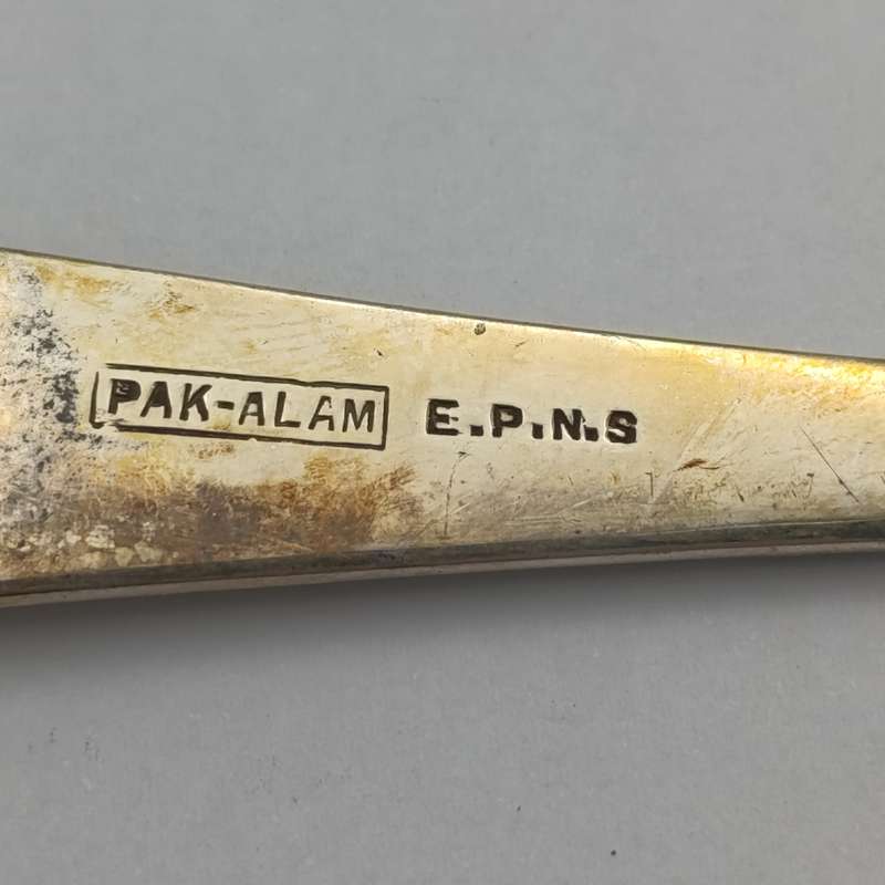 Vintage set of 12 Pak-Alam silverplated forks