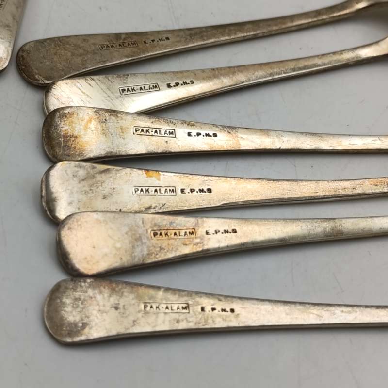 Vintage Set of 12 Pak-Alam silverplated forks