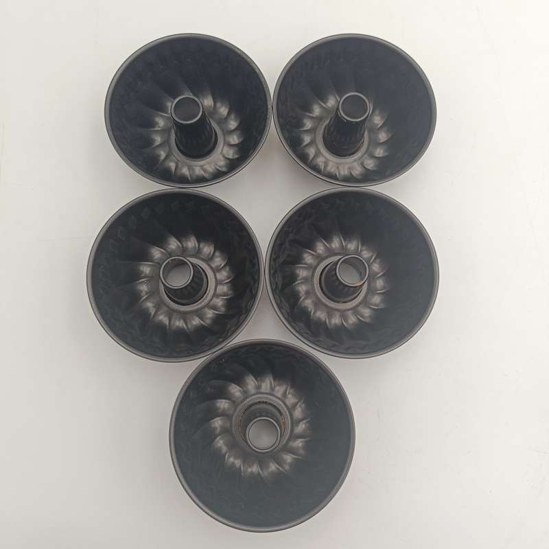 Set of 5 non-stick Bundt cake pans