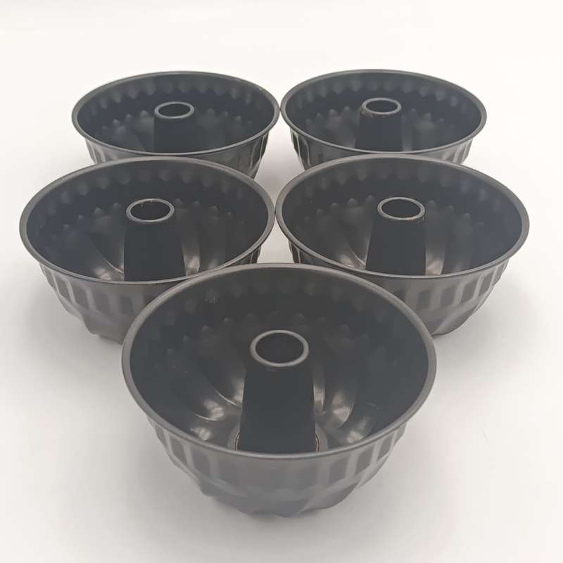 Set of 5 non-stick Bundt cake pans