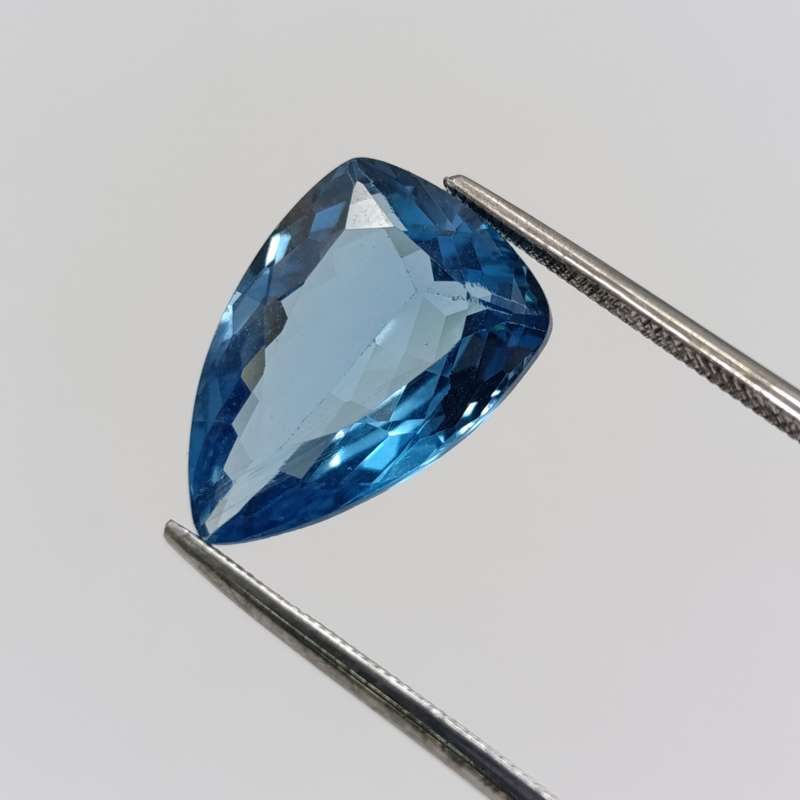 Beautiful blue teardrop topaz of 9,18ct