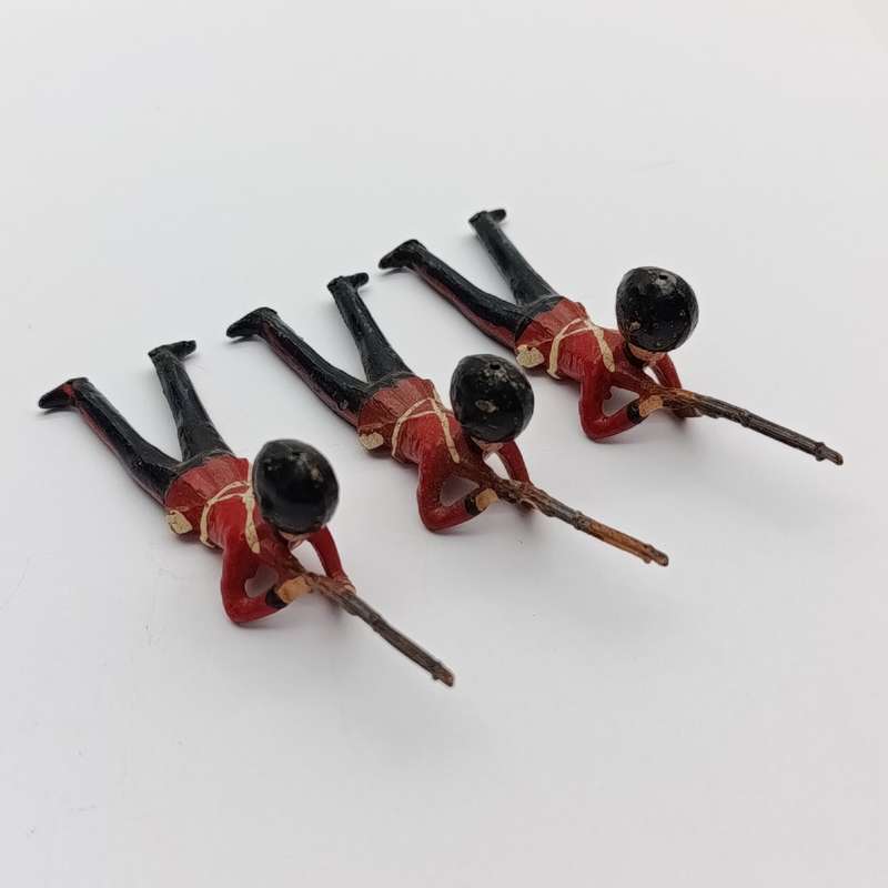 Lot of 3 vintage British rifleman lead soldiers