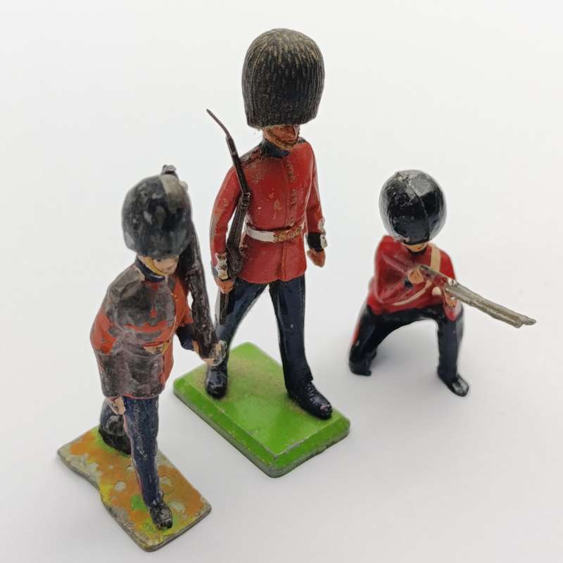 Lot of 3 vintage lead soldiers