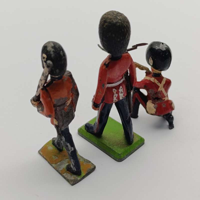 Lot of 3 vintage lead soldiers