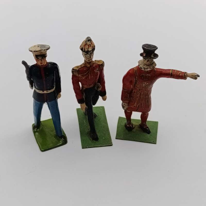 Lot of 3 vintage lead soldiers