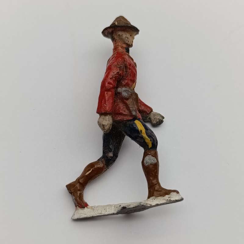 Lot of 3 vintage lead soldiers