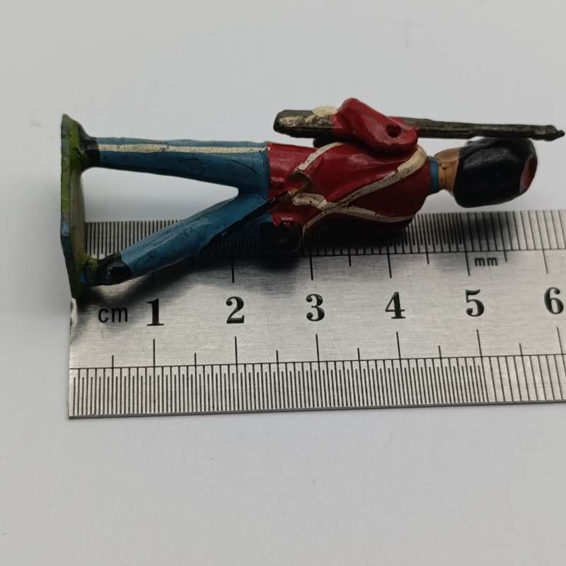 Pair of vintage lead soldiers