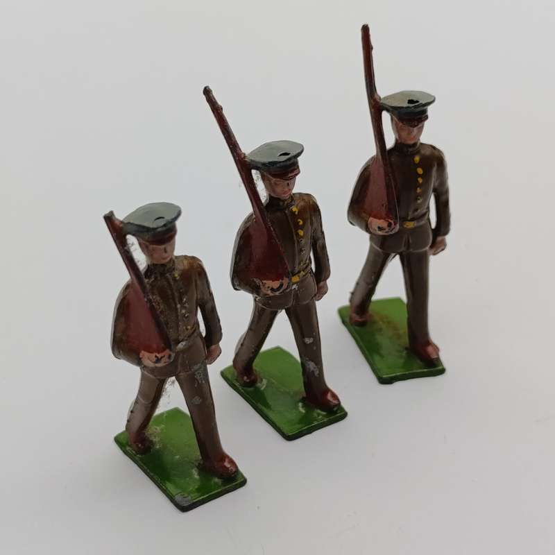 Lot of 3 vintage lead soldiers