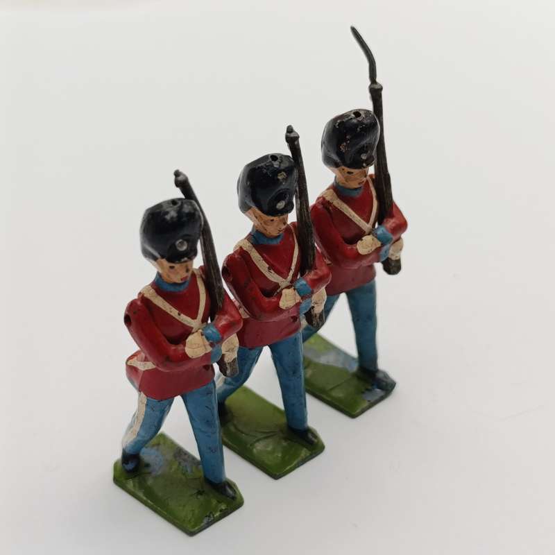 Lot of 3 vintage lead soldiers