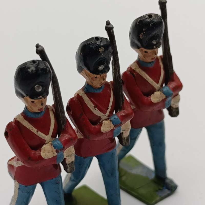 Lot of 3 vintage lead soldiers