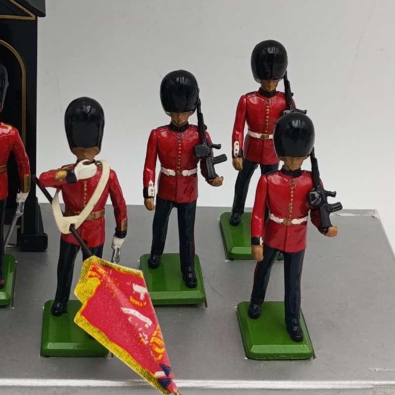 Britains Ltd Royal Guards lead soldier set