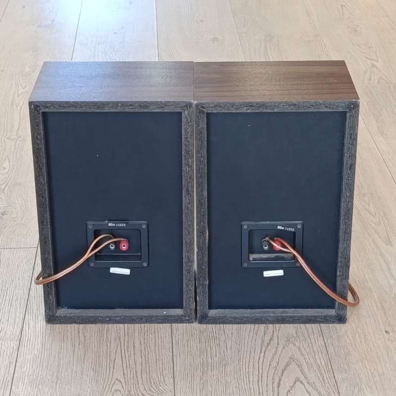Pair of vintage Acoustic research AR8Bx speakers - working