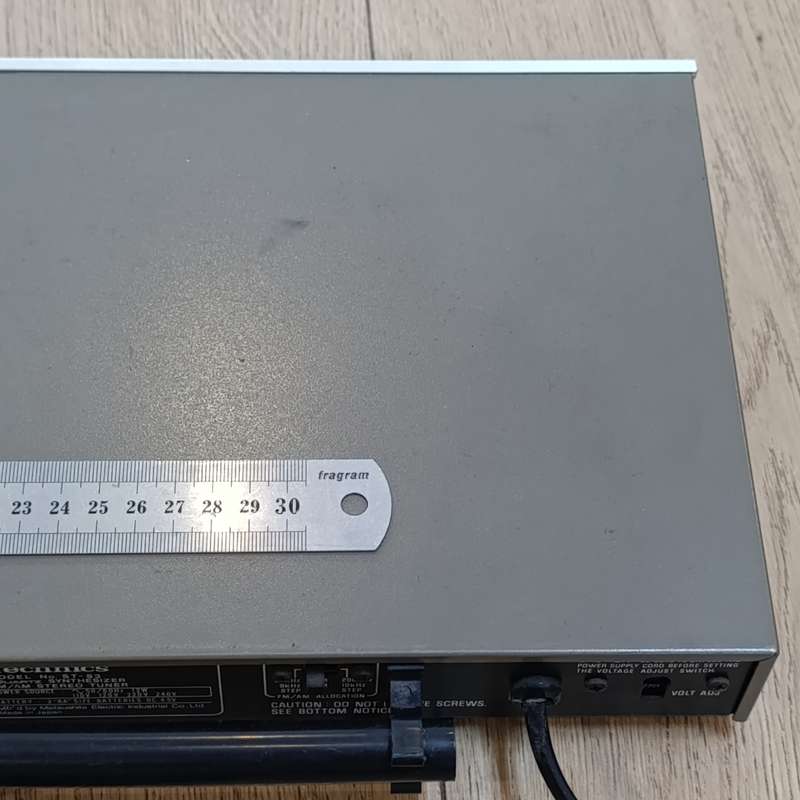 Technics ST-53 FM/AM Stereo tuner - working
