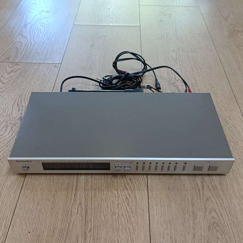 Technics ST-53 FM/AM Stereo tuner - working
