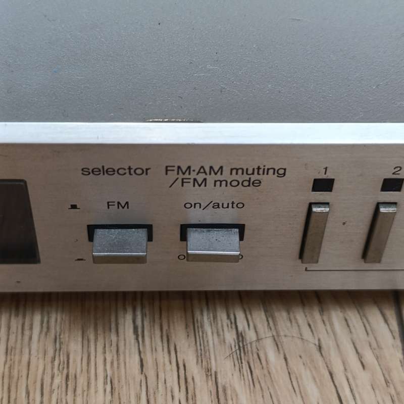 Technics ST-53 FM/AM Stereo tuner - working