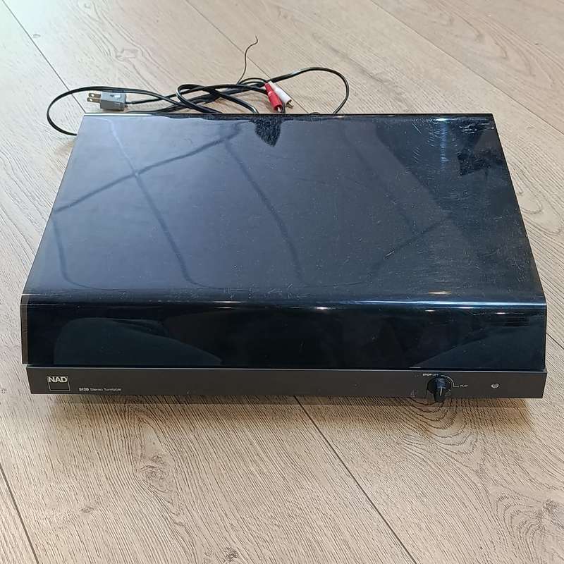 Vintage NAD 5120 turntable record player - working
