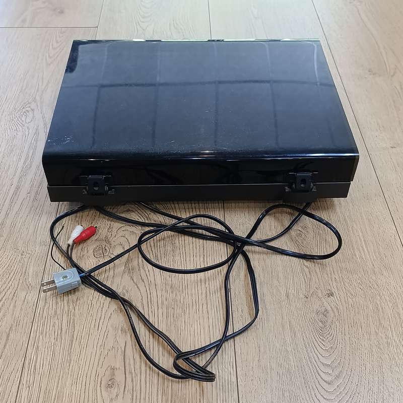 Vintage NAD 5120 turntable record player - working