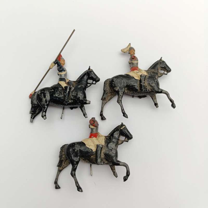 Lot of 3 vintage Britains Ltd cavalry lead soldiers - damaged