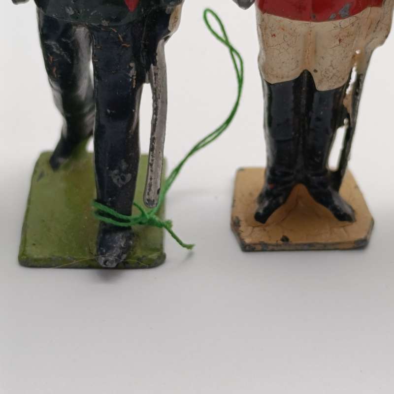 Lot of 5 vintage Britains Ltd lead soldiers with damaged weapons