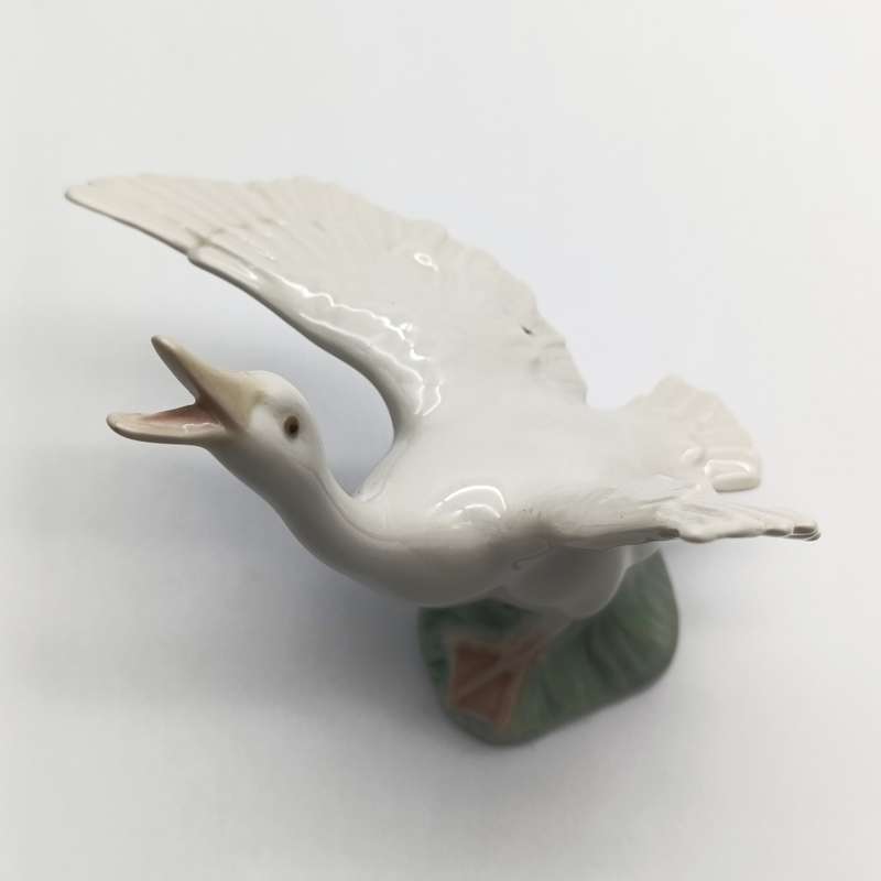 Vintage Lladro Goose porcelain figurine - no box