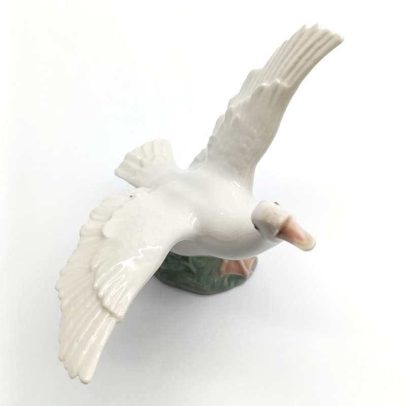 Vintage Lladro Goose porcelain figurine - no box