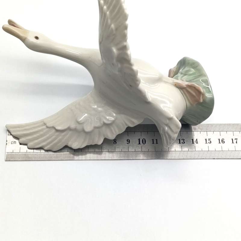 Vintage Lladro Goose porcelain figurine - no box