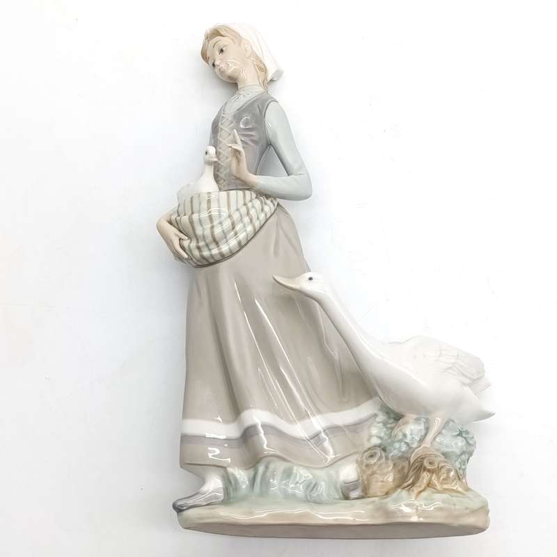 Vintage Lladro girl with geese porcelain figurine - no box