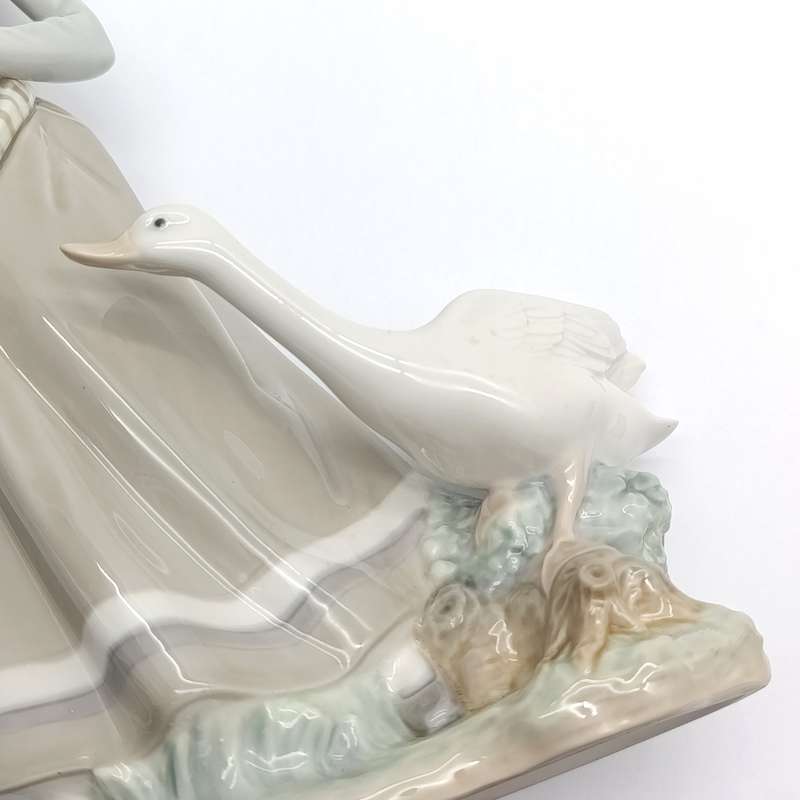 Vintage Lladro girl with geese porcelain figurine - no box