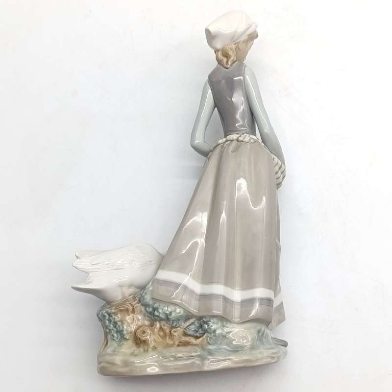 Vintage Lladro girl with geese porcelain figurine - no box
