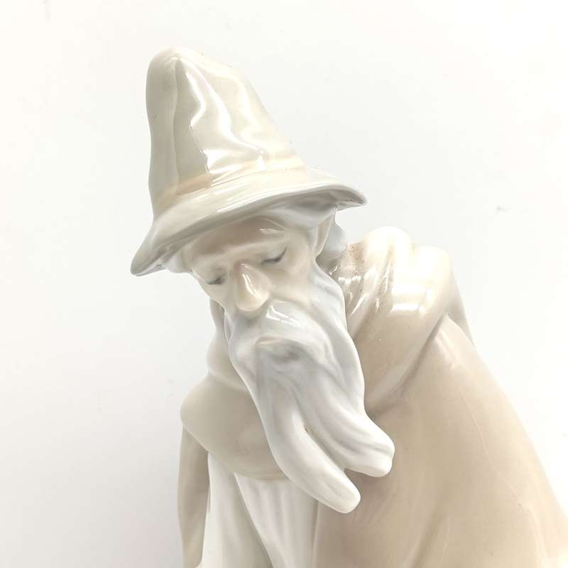 Vintage Lladro 1094 Beggar porcelain figurine - no stick, no box