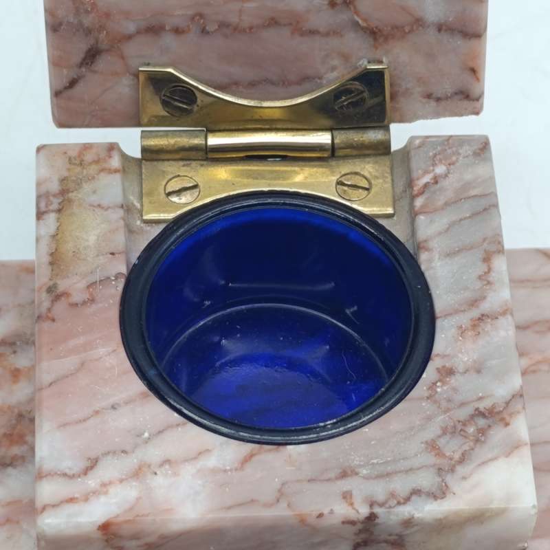 Vintage pink onyx writing stand in excellent condition - with ink pot